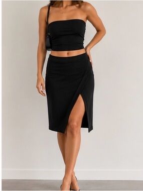 bebe Black Asymmetrical Slit Skirt Size 6